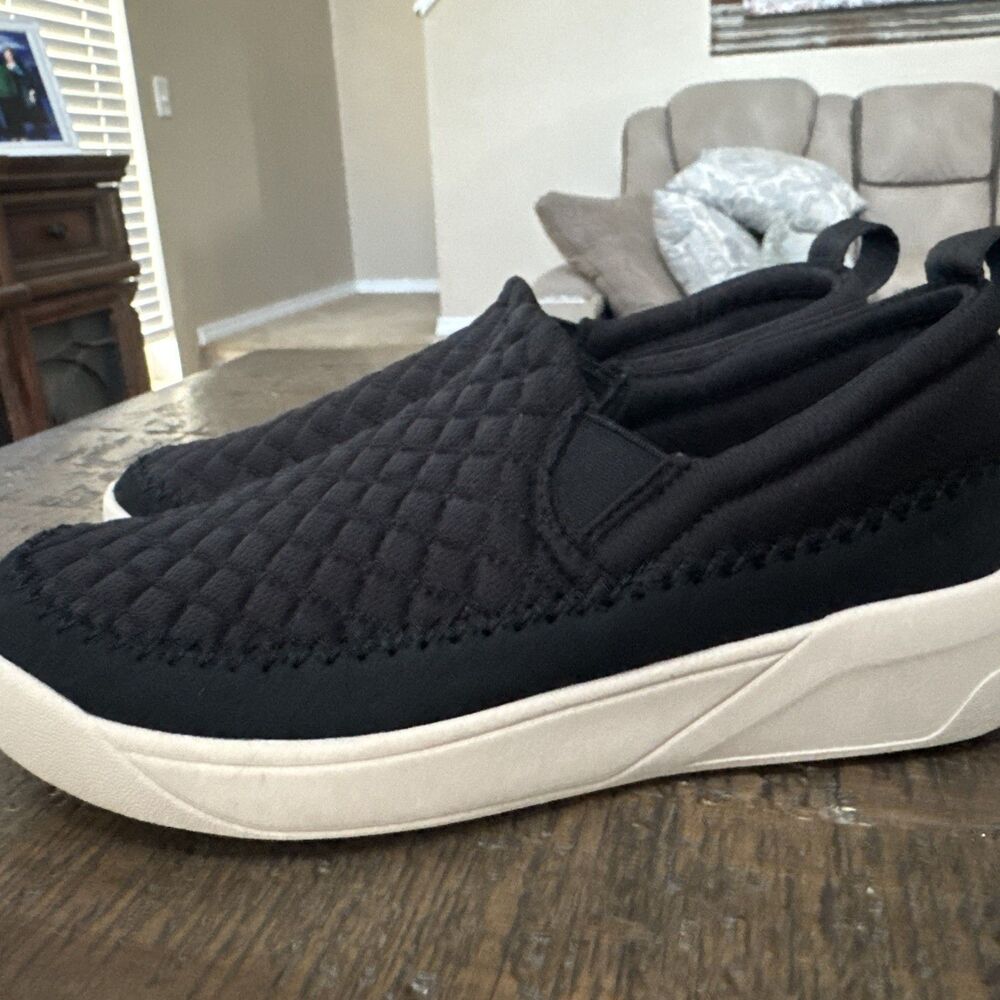 Staheekum Women Black Quilted Slip-On Pull Tab Low Top Size 8 - EUC